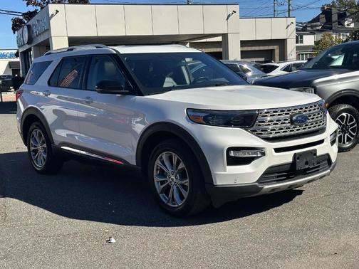 White 2022 Ford Explorer Limited