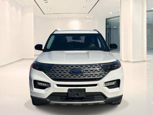 White 2022 Ford Explorer Limited