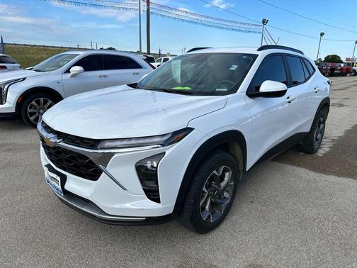 Summit White 2025 Chevrolet Trax LT