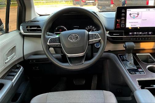 2021 Toyota Sienna LE