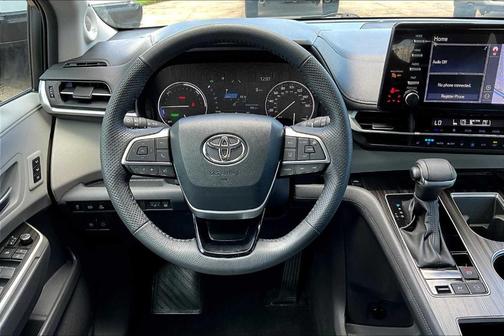 2023 Toyota Sienna Limited