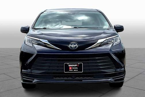 2022 Toyota Sienna LE