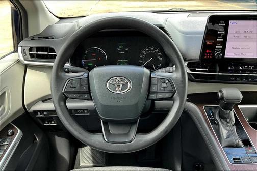 2022 Toyota Sienna LE