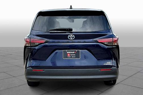 2022 Toyota Sienna LE