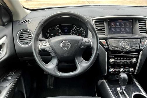 2020 Nissan Pathfinder SV
