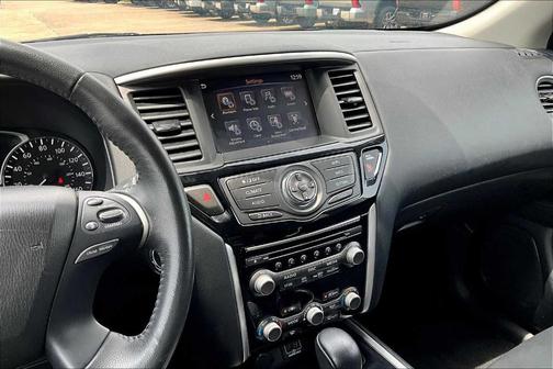 2020 Nissan Pathfinder SV