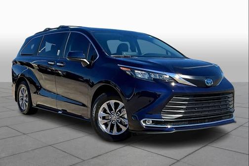 2024 Toyota Sienna XLE