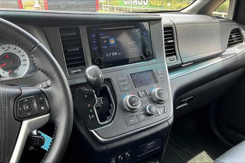 2016 Toyota Sienna SE