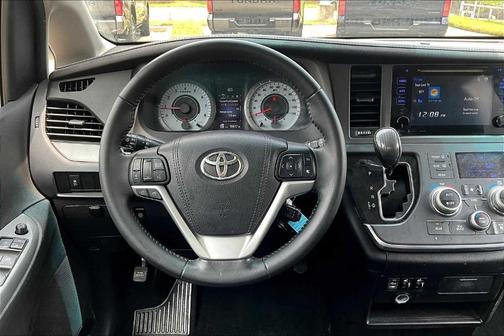2016 Toyota Sienna SE
