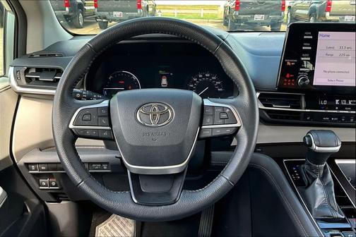 2021 Toyota Sienna XLE 8 Passenger