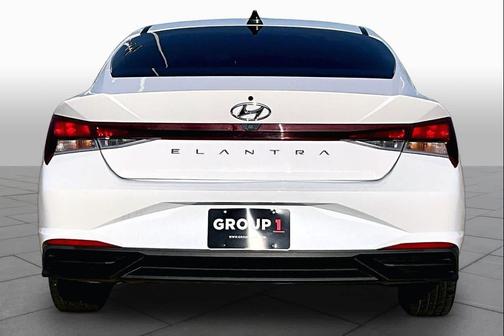 Quartz White 2022 Hyundai ELANTRA SEL