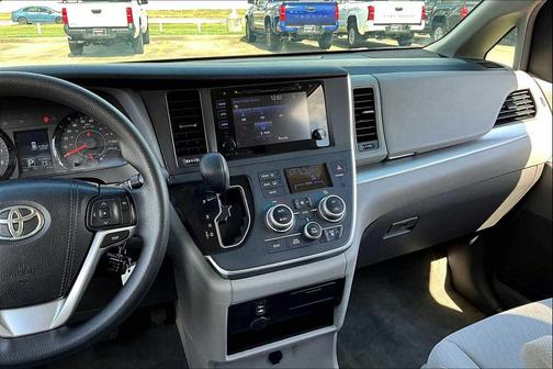 2017 Toyota Sienna LE