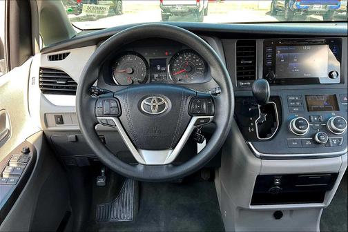2017 Toyota Sienna LE