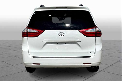 2017 Toyota Sienna LE