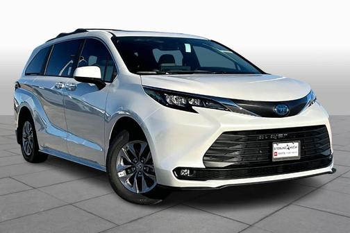 2025 Toyota Sienna XLE