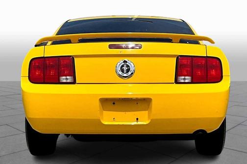 2005 Ford Mustang Deluxe