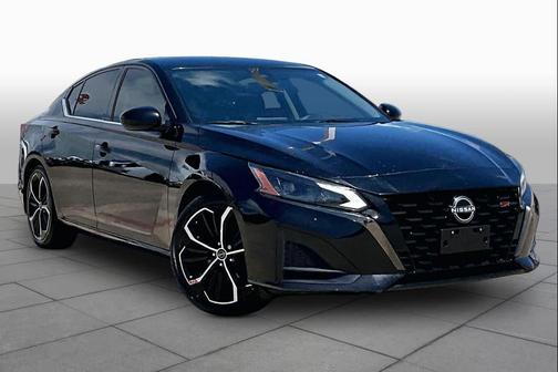 Super Black 2023 Nissan Altima SR FWD