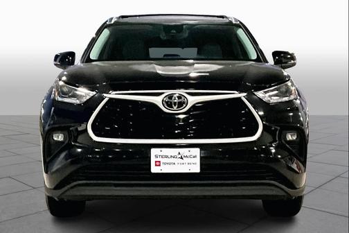 Midnight Black Metallic 2021 Toyota Highlander XLE