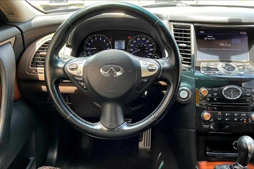 2014 INFINITI QX70 Base
