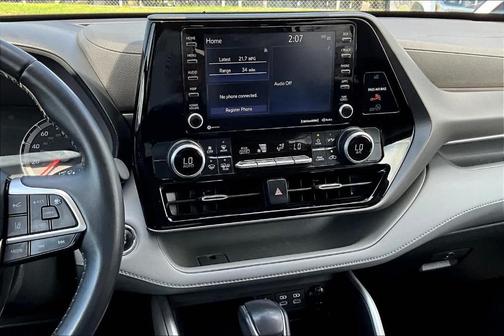 2022 Toyota Highlander LE