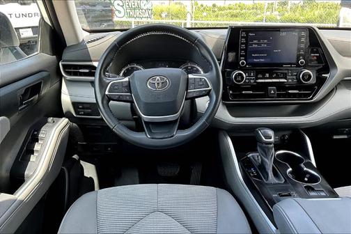 2022 Toyota Highlander LE