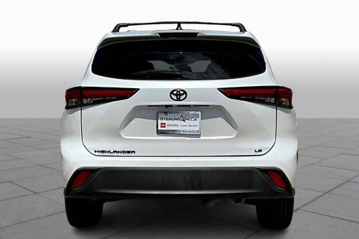 2022 Toyota Highlander LE
