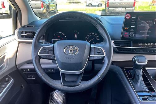 2024 Toyota Sienna XLE