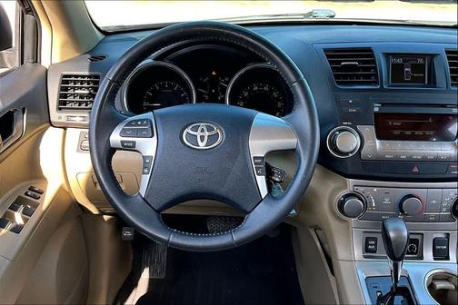 2011 Toyota Highlander SE