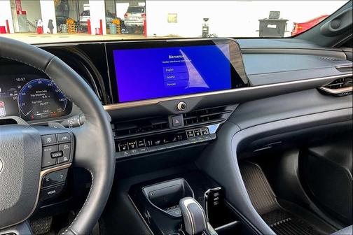 2025 Toyota Crown Signia Limited