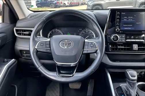 Magnetic Gray Metallic 2021 Toyota Highlander XLE