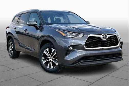 Magnetic Gray Metallic 2021 Toyota Highlander XLE