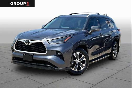 Magnetic Gray Metallic 2022 Toyota Highlander XLE