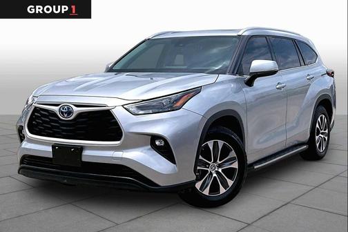 Celestial Silver Metallic 2022 Toyota Highlander Hybrid XLE