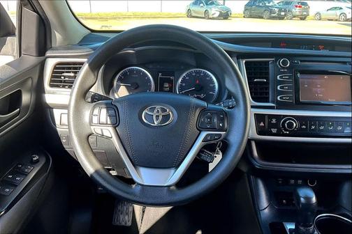 2019 Toyota Highlander LE I4
