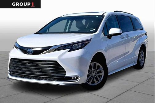 2024 Toyota Sienna XLE