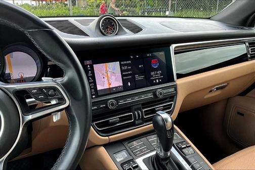 2021 Porsche Macan Base