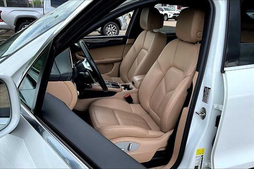 2021 Porsche Macan Base