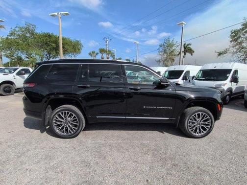 Diamond Black 2021 Jeep Grand Cherokee L Summit
