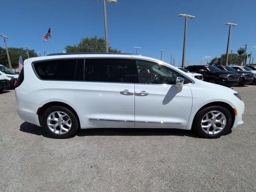 Bright White Clearcoat 2020 Chrysler Pacifica Limited