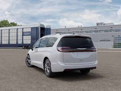 Bright White Clearcoat 2026 Chrysler Pacifica Pinnacle