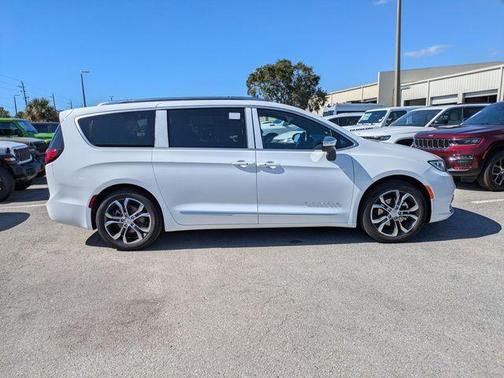 2026 Chrysler Pacifica Pinnacle