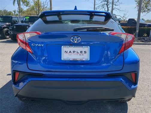 2022 Toyota C-HR XLE