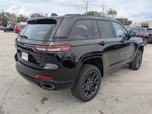 2025 Jeep Grand Cherokee Summit