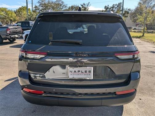 2025 Jeep Grand Cherokee Laredo