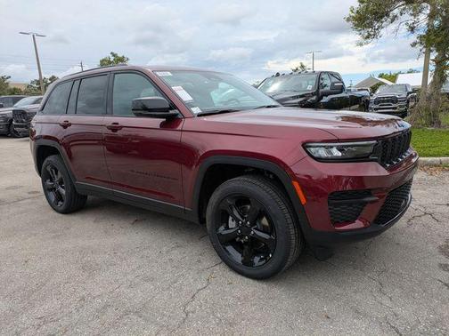2025 Jeep Grand Cherokee Laredo