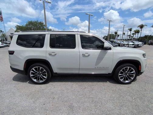 Luxury White Pearlcoat 2022 Jeep Wagoneer Series III