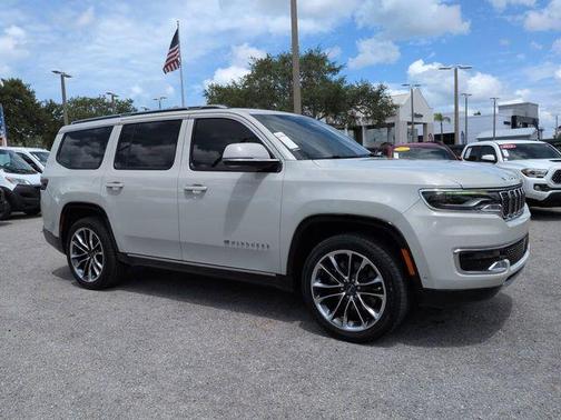 Luxury White Pearlcoat 2022 Jeep Wagoneer Series III