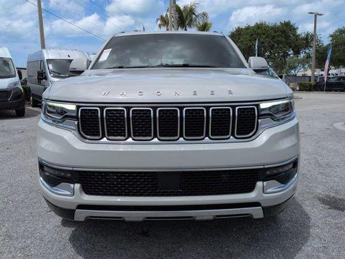 Luxury White Pearlcoat 2022 Jeep Wagoneer Series III