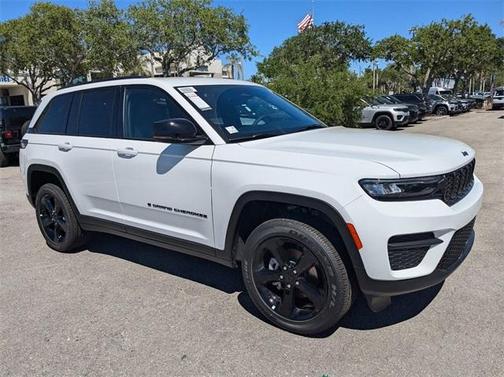 2025 Jeep Grand Cherokee Laredo