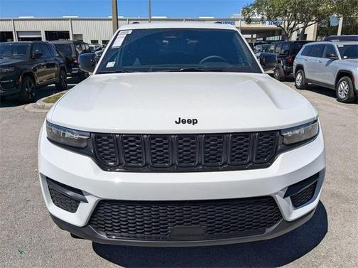 2025 Jeep Grand Cherokee Laredo